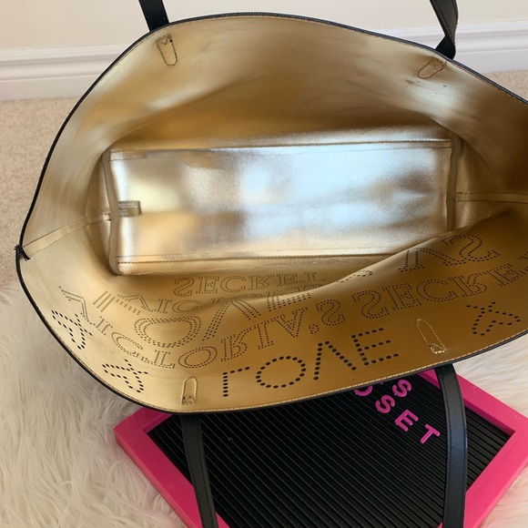 SOLDVictoria’s Secret bag - Picture 2 of 3